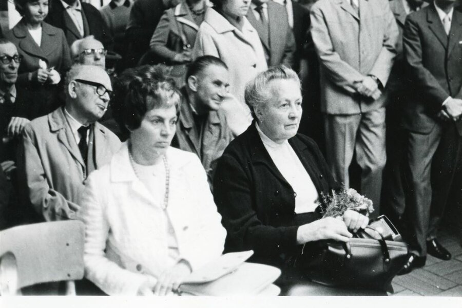 vpravo: Marie Tomanová